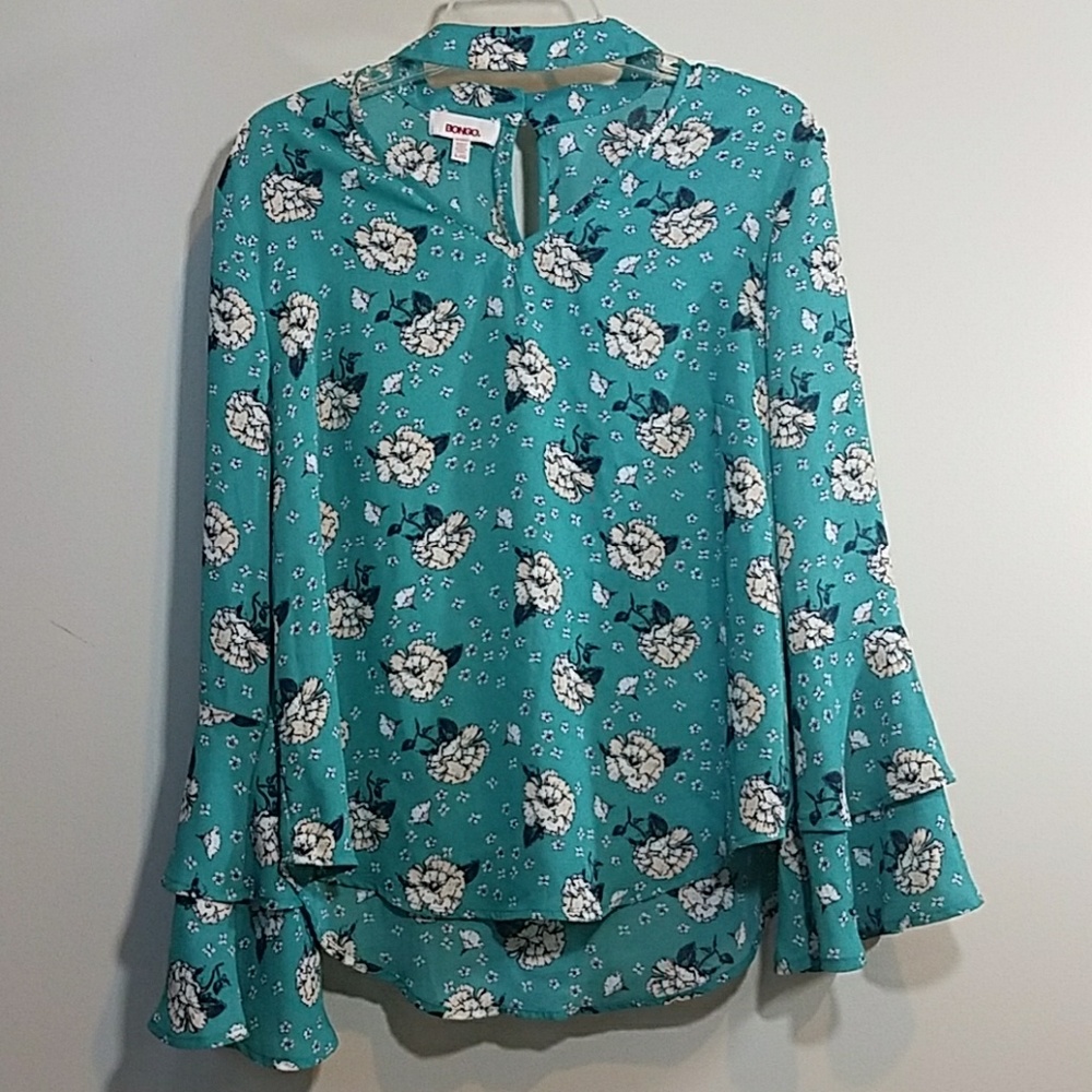 *OPEN cutout Bell Sleeve Floral Top 5/$30